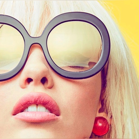 Alice + Olivia Retro Round Melrose Black Sunglasses - Picture 5 of 16